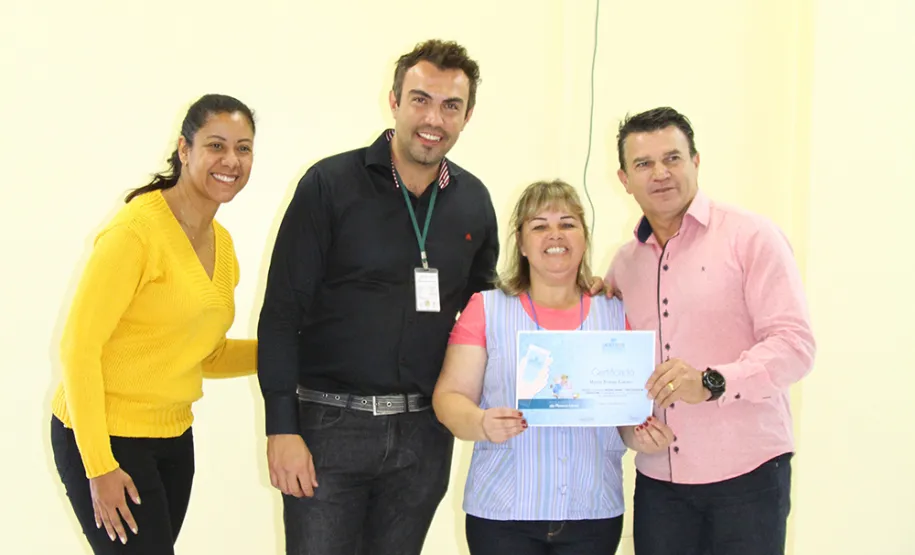 Curso básico de smartphone para idosos promove inclusão de 19 alunos no bairro Boqueirão