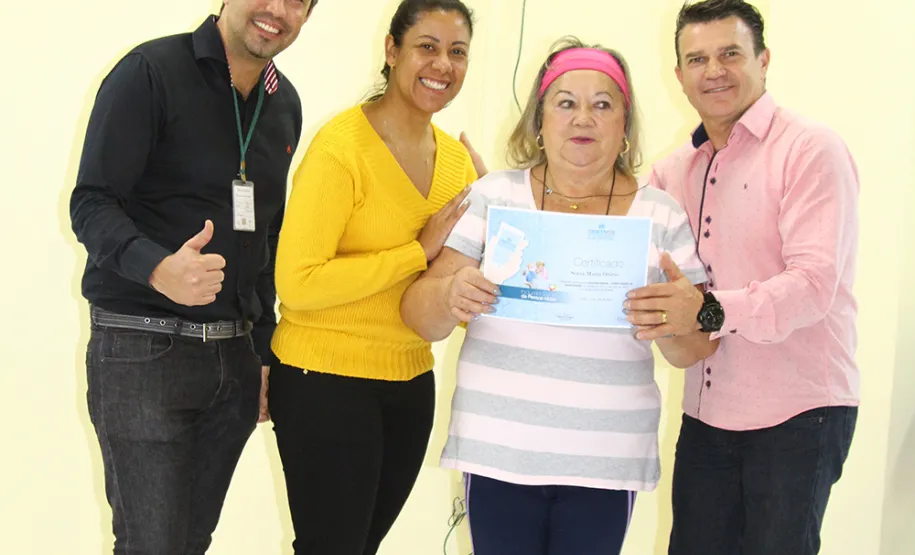Curso básico de smartphone para idosos promove inclusão de 19 alunos no bairro Boqueirão