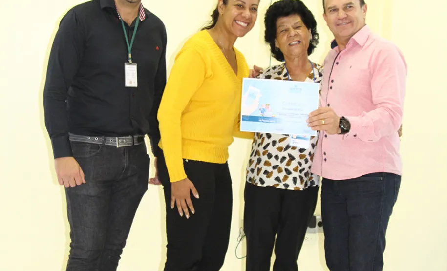 Curso básico de smartphone para idosos promove inclusão de 19 alunos no bairro Boqueirão