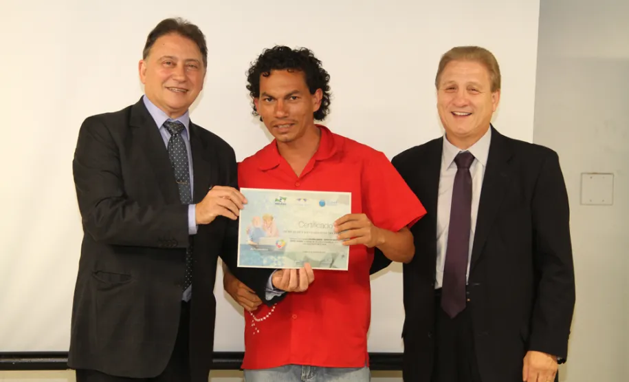 Terceirizados da Celepar participam de curso de Acesso à Internet e Redes Sociais Durval Deywid Barradas Alcântara