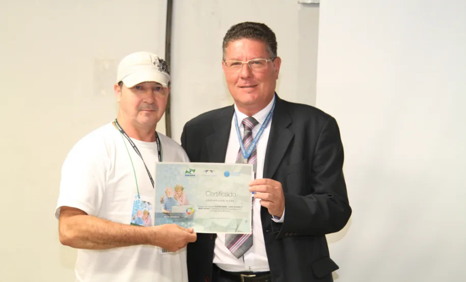 Terceirizados da Celepar participam de curso de Acesso à Internet e Redes Sociais Edilson Gonçalves
