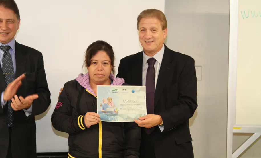 Terceirizados da Celepar participam de curso de Acesso à Internet e Redes Sociais Eliana Aparecida de Cristo