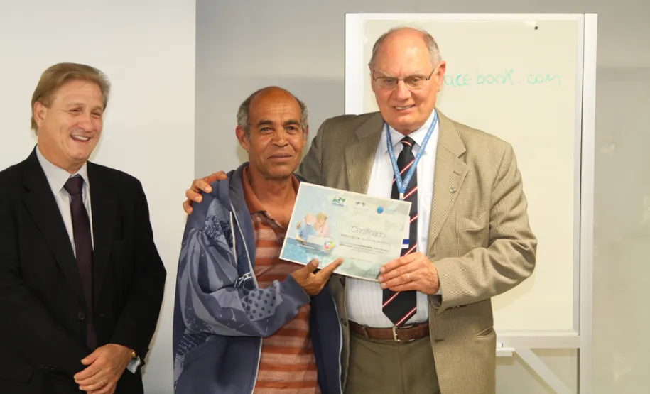 Terceirizados da Celepar participam de curso de Acesso à Internet e Redes Sociais José Carlos Alves de Oliveira