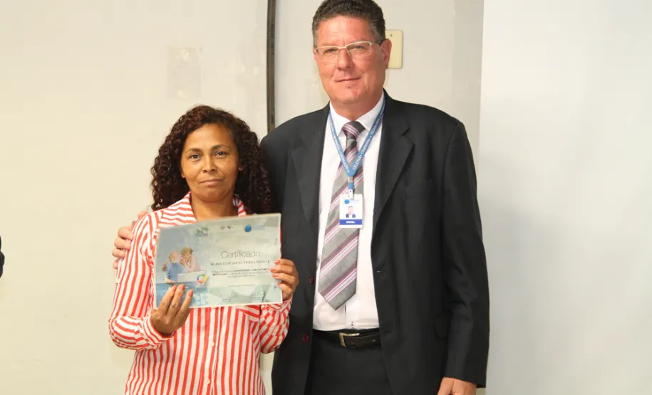 Terceirizados da Celepar participam de curso de Acesso à Internet e Redes Sociais Maria Elizabete Terra Michak