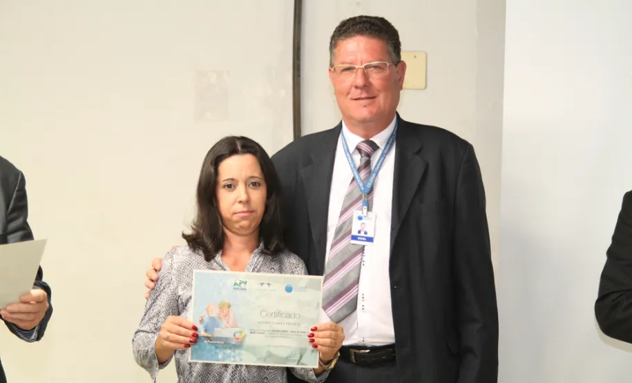 Terceirizados da Celepar participam de curso de Acesso à Internet e Redes Sociais Santina Costa França