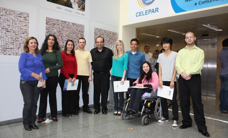 O coral da Celepar, a partir da esquerda: Glaci, Adelmaris, Sodreia, Daniel, Luiz Fernando, Lana, Luis Claudio, Rosalinda, Gabriel e Rafael