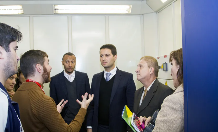Deputado Paulo Litro visita a Celepar e conhece o Programa Rede Jovem