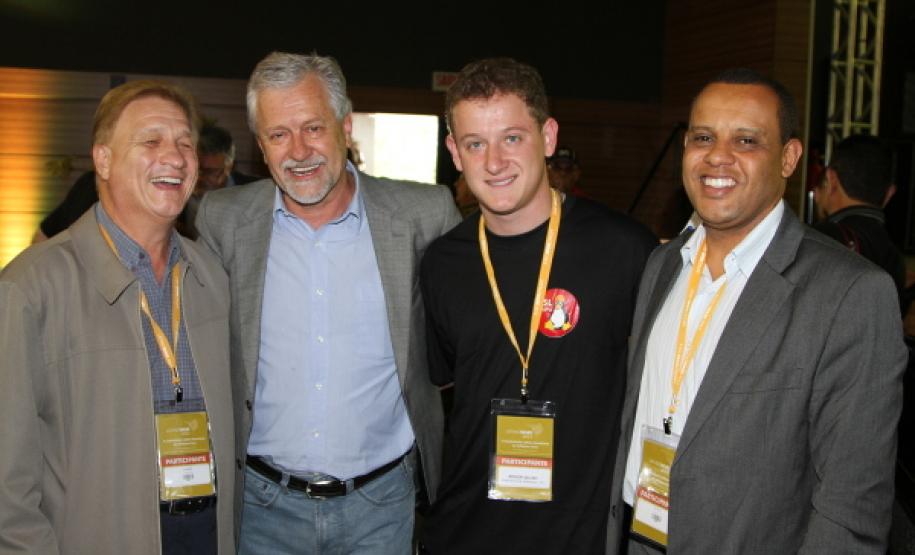 Presidente da Celepar, Jacson Carvalho Leite, diretor-geral da Itaiupu Binacional, Jorge Samek, prefeito de Ipiranga,Roger Selski e o diretor jurídico da Celepar, Luiz Carlos Nunes, na abertura da Latinoware 2013
