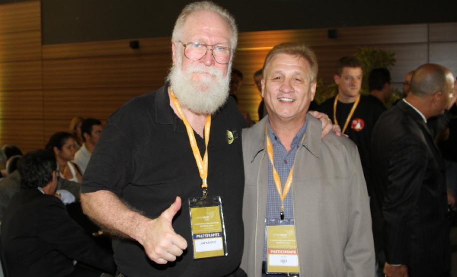 Jon Maddog Hall, diretor executivo da Fundação Linux e Jacson Carvalho Leite, na abertura da Latinoware 2013
