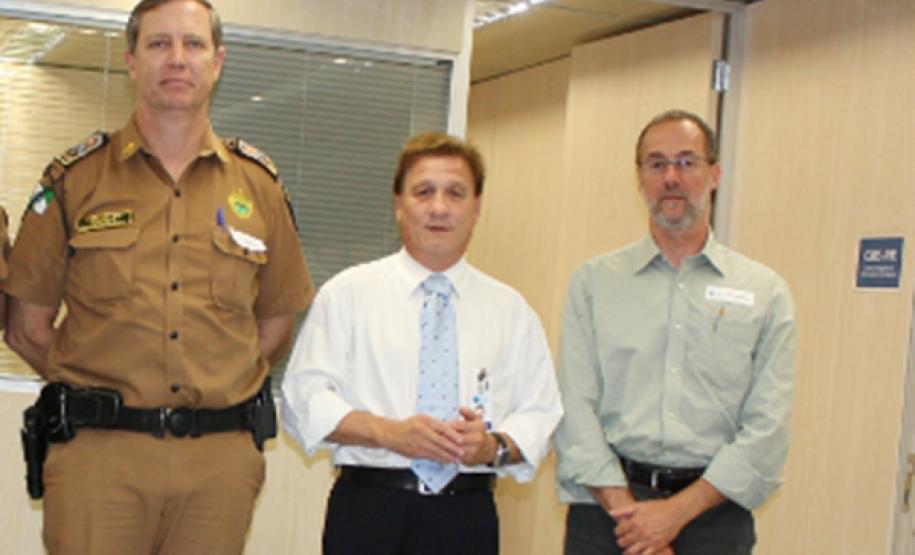 Comandante-geral da Polícia Militar, coronel Roberson Luiz Bondaruk; presidente Jacson Carvalho Leite e o diretor-geral do Detran, Marcos Traad