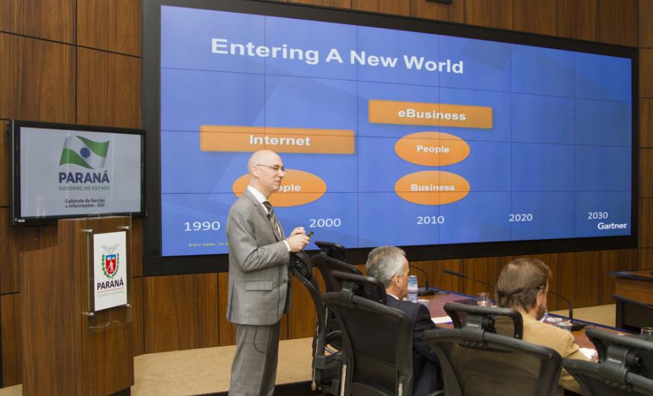 Álvaro Mello, vice-presidente do setor de pesquisas da Gartner, em palestra sobre Revolução Digital no Gabinete de Gestão e Informações (GGI)
