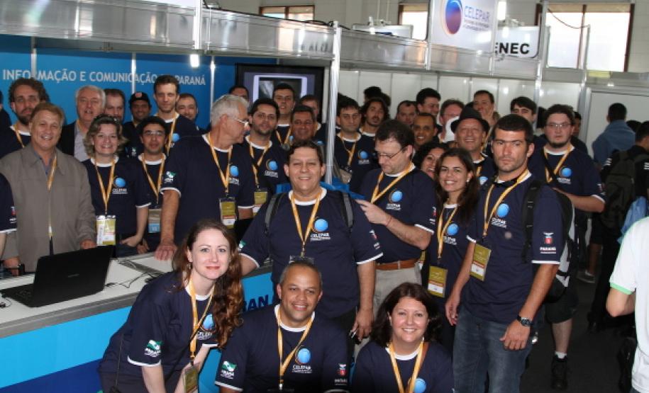 Equipe da Celepar no estande montado pela companhia na Latinoware 2013
