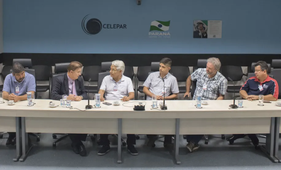 Prefeito eleito de Pontal do Paraná conhece os produtos da Loja da Celepar