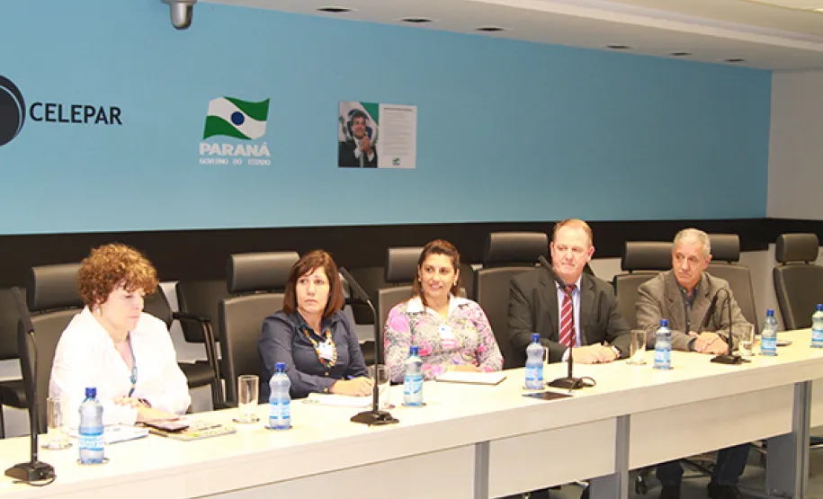 Celepar recebe secretária de assistência social de Pinhais