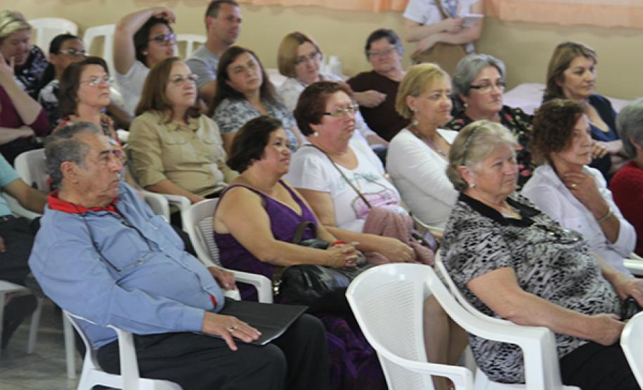 Celepar recebe secretária de assistência social de Pinhais