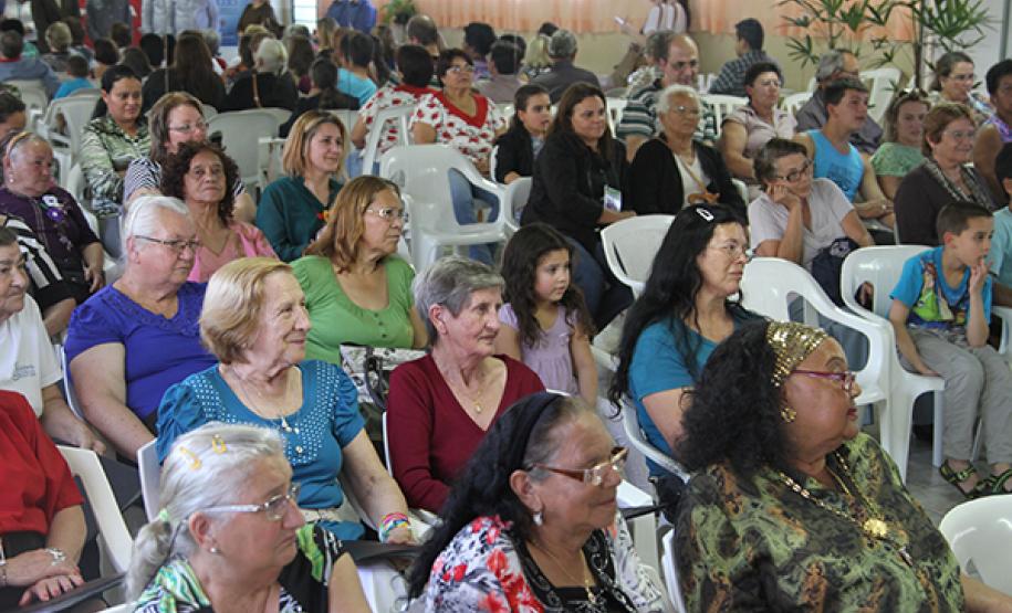 Celepar recebe secretária de assistência social de Pinhais