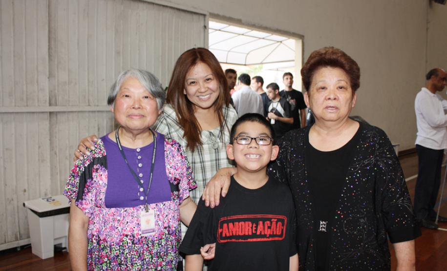 Shiguemi Tsutya, 45 anos de Celeapr, e família