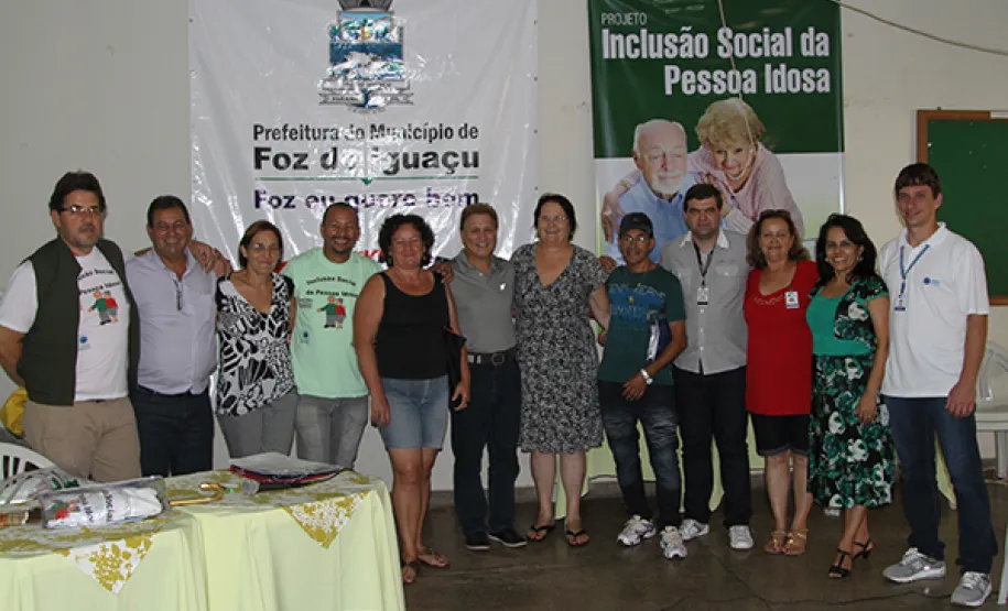 Começa em Foz do Iguaçu o curso de internet e redes sociais promovido pela Celepar Jacson Carvalho Leite e a equipe da Prefeitura de Foz do Iguaçu e da Celepar que está atuando no Projeto de Inclusão Social da Pessoa Idosa