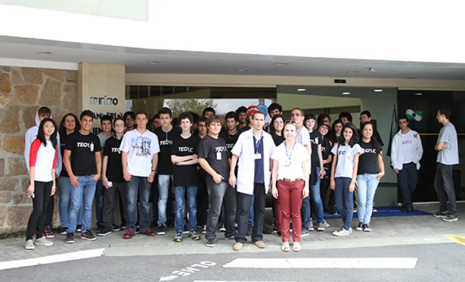 Estudantes da TECPUC visitam a Celepar