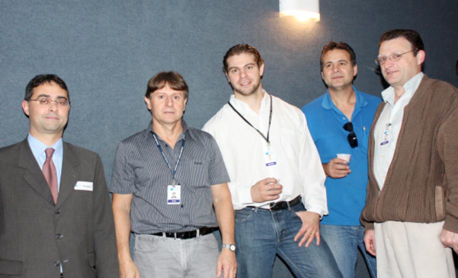 Invetário de Informática Eduardo Castella, Polícia Civil e os funcionários da Celepar:
Ivan, Jonsue, Valdir e Cezar