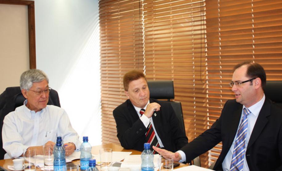 Reunião do Conselho de Administração - abril 2012 O secretário Edson Casagrande fala sobre a importância da modernização do Estado e o relevante papel desempenhado pela Celepar na indução deste processo