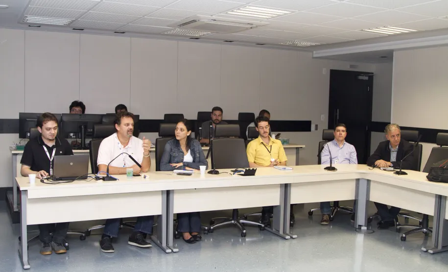 Prefeito de Foz do Iguaçu conhece soluções desenvolvidas pela Celepar