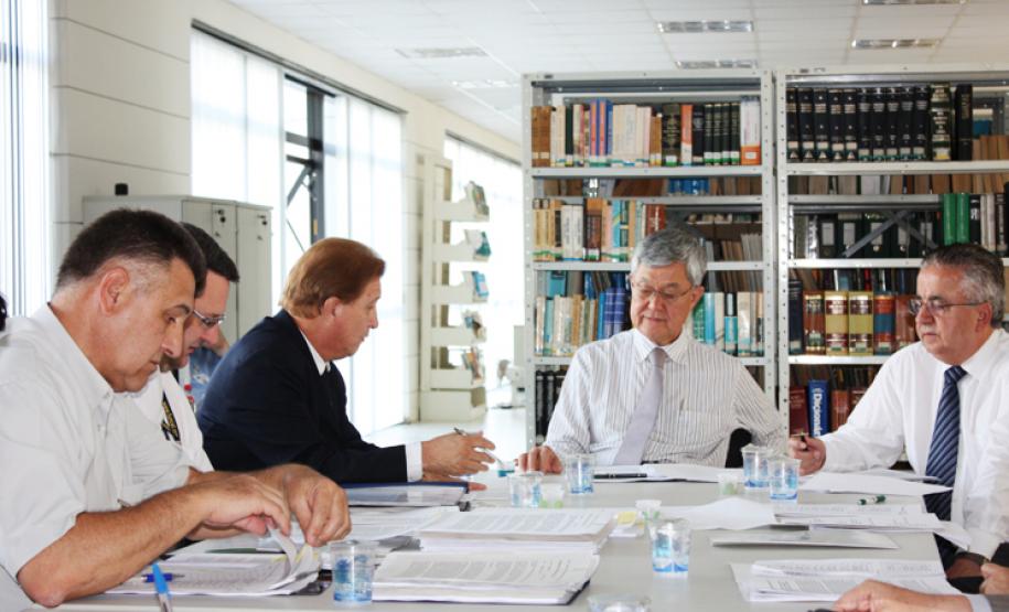 Governo Beto Richa recupera parque tecnológico do Estado Presidido pelo secretário Cassio Taniguchi, o Cosit aprovou quase meio bilhão de investimento do governo Beto Richa em TIC