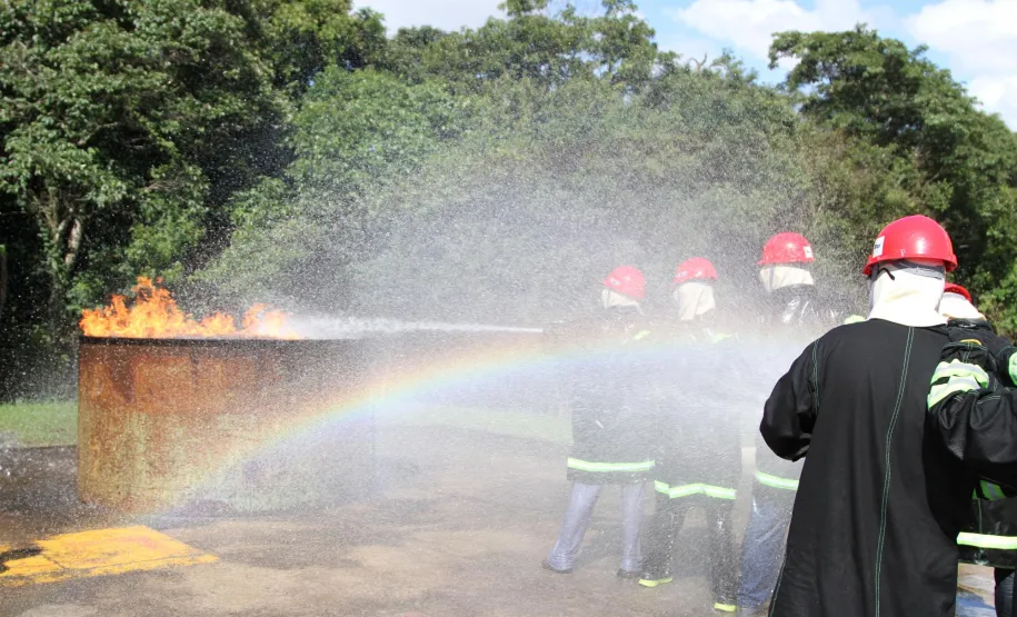 Brigada da Celepar recebe treinamento e realiza simulação de emergência