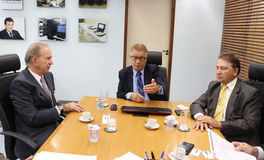 Presidente e vice-presidente da Associação Comercial do Paraná conhecem a política de TIC do Governo do Estado