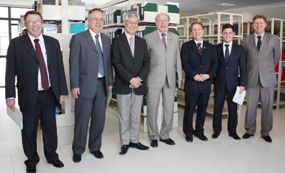 Governo Beto Richa recupera parque tecnológico do Estado A última reunião do ano do Cosit contou com a presença dos seguintes conselheiros: Sérgio de Jesus Vieira, diretor geral da SETI; Jorge Sebastião de Bem, diretor geral da SEAP; Cassio Taniguchi, secretário da Fazenda, Luiz Carlos Hauly; Jacson Carvalho Leite, Sebastião Henrique de Medeiros, chefe de gabinete da Casa Civil e do secretário de Controle Interno, Mauro Munhoz