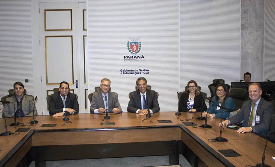 Governador Beto Richa recebe grupo da Bahia que esteve reunido na Celepar