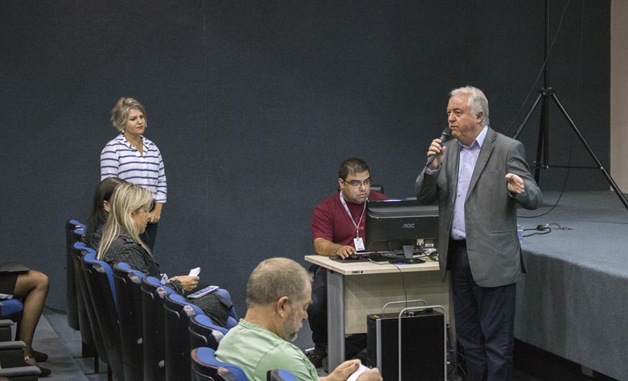 Meditação e tratamento com as mãos ajudam a combater a ansiedade e o estresse