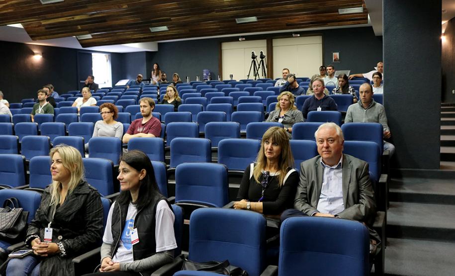 Meditação e tratamento com as mãos ajudam a combater a ansiedade e o estresse