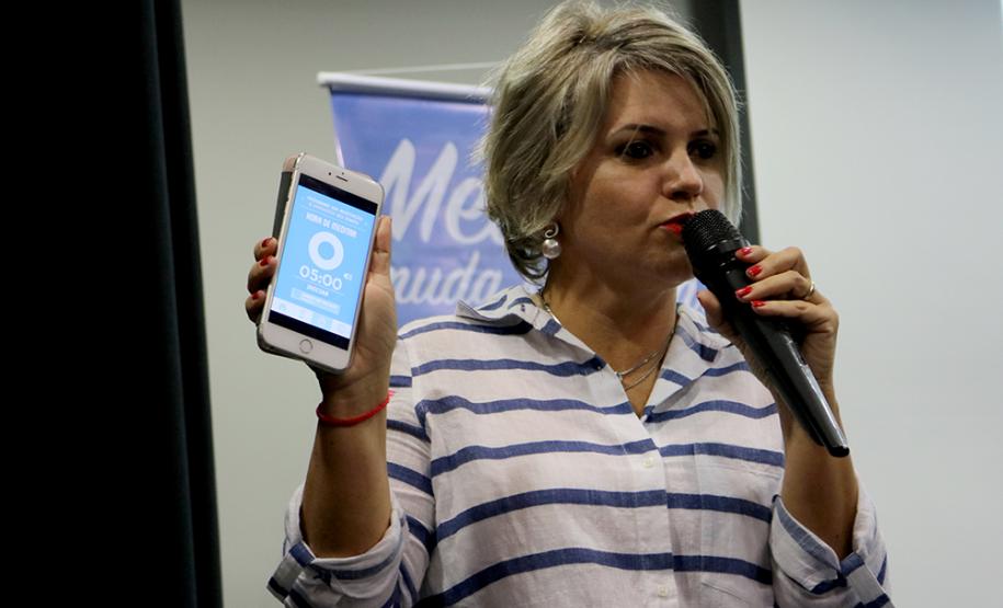 Meditação e tratamento com as mãos ajudam a combater a ansiedade e o estresse Lilian Miranda apresenta o aplicativo "5 minutos eu medito"