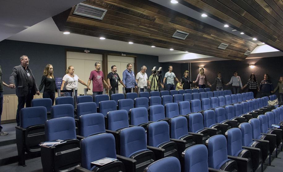 Meditação e tratamento com as mãos ajudam a combater a ansiedade e o estresse Tratamento em corrente