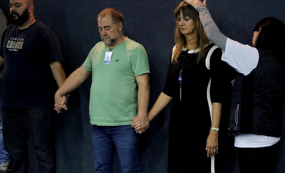 Meditação e tratamento com as mãos ajudam a combater a ansiedade e o estresse Tratamento em corrente