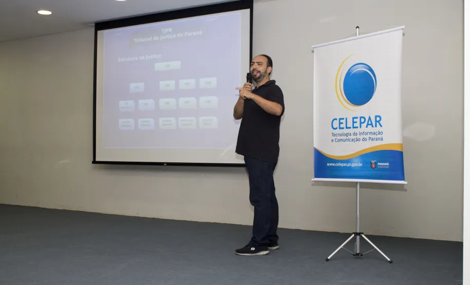 Celepar sedia evento sobre banco de dados PostgreSQL Fabio Caiut - Tribunal de Justiça do Paraná