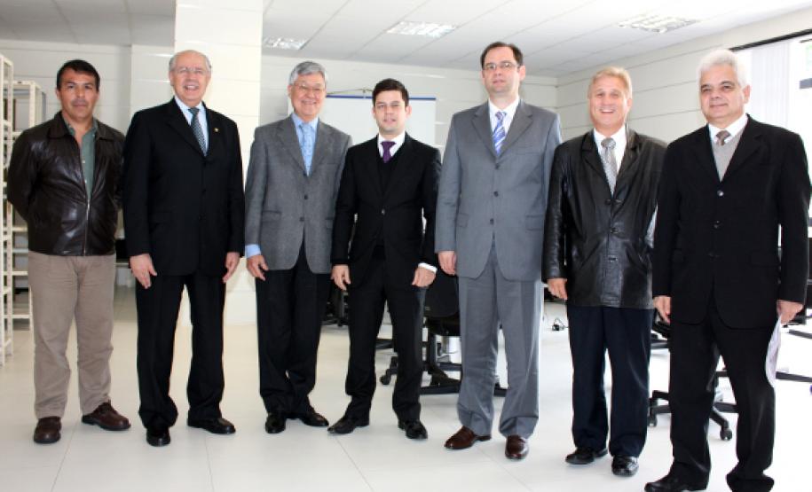 Cosit avalia projetos de inovação da área de tecnologia da informação do governo do Estado Nelson Teixeira, secretaria especial de Controle Interno; Luiz Carlos Hauly, secretário da Fazenda; Cassio Taniguchi, secretário do Planejamento e Coordenação Geral; Sebastião Henrique de Medeiros, Casa Civil; Edson Casagrande, secretário especial para Assuntos Estratégicos; Jacson Carvalho Leite, presidente da Celepar e Alipio Leal, secretário de Ensino Superior, Ciência e Tecnologia