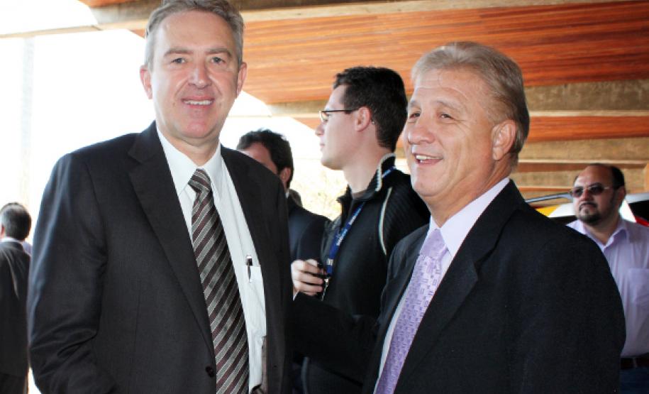 Governador Beto Richa conhece a Delegacia Eletrônica Prefeito de Curitiba, Luciano Ducci e Jacson Carvalho Leite