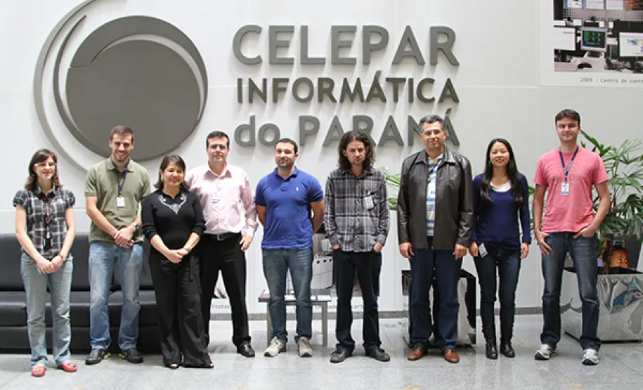 Sistema de merenda escolar do Paraná, desenvolvido pela Celepar é finalista em prêmio nacional Equipe da Celepar responsável pelo desenvolvimento do sistema: Camila Regina Furlan, Marcos Vinicius de Melo, Marcia Yurimi Ono Sens, Thales Ramos de Queiroz, Danillo Bazello, Reginaldo de Oliveira, Alexandre de Paula Batista, Joice Takaki, Murilo Polli e Marco Aurelio Venturini (não pode comparecer à foto).