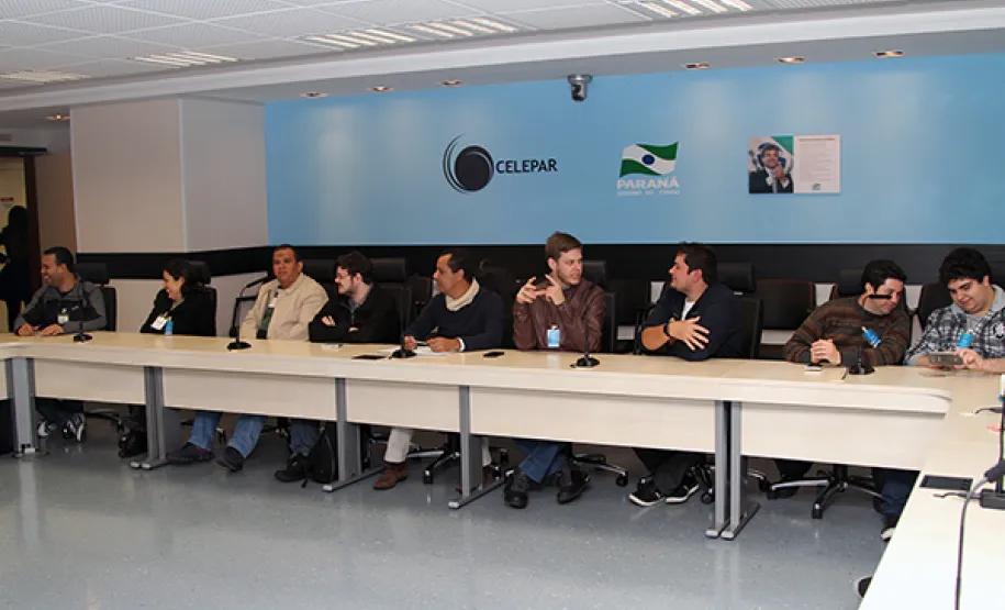 Alunos de TI do Programa S2B do MIC-Tecpar visitam a Celepar