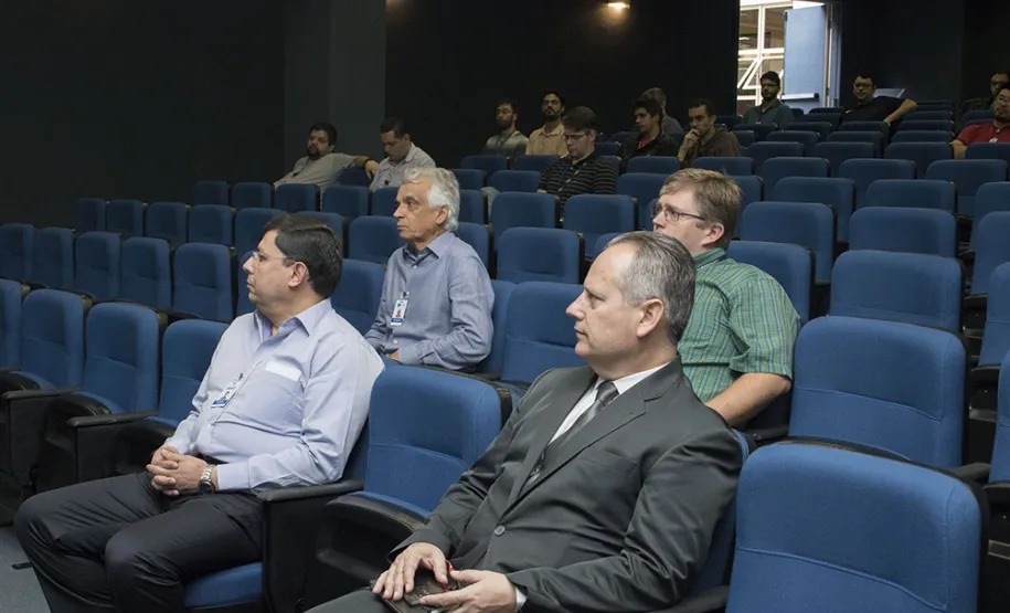 Programa Minha Escolha promove palestra sobre economia e mercado na Celepar