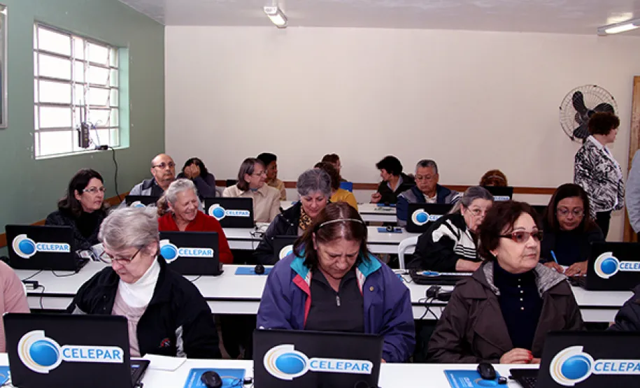 Parceria Celepar e Paróquia N.S. da Visitação levou curso de informática ao Bairro do Boqueirão
