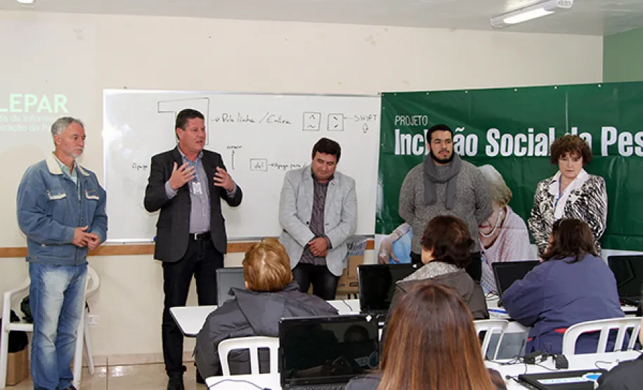 Parceria Celepar e Paróquia N.S. da Visitação levou curso de informática ao Bairro do Boqueirão