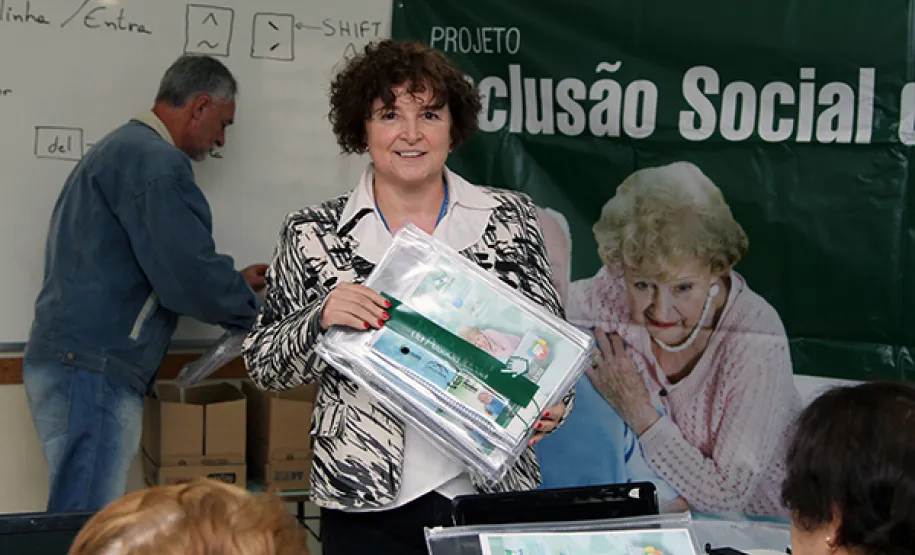Parceria Celepar e Paróquia N.S. da Visitação levou curso de informática ao Bairro do Boqueirão