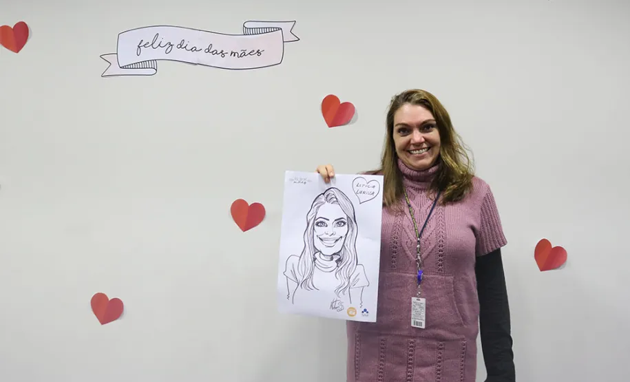 Celepar e Funcel celebram o Dia das Mães com direito a caricaturas