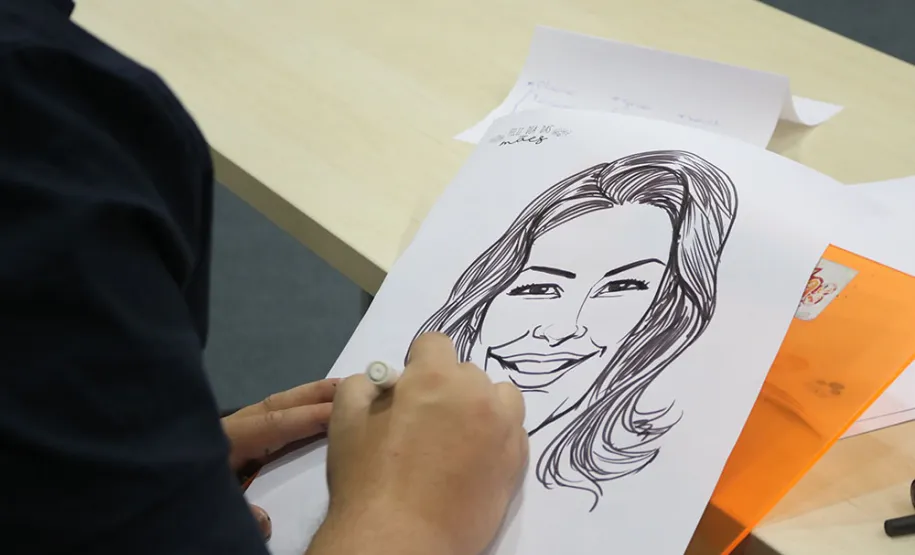 Celepar e Funcel celebram o Dia das Mães com direito a caricaturas
