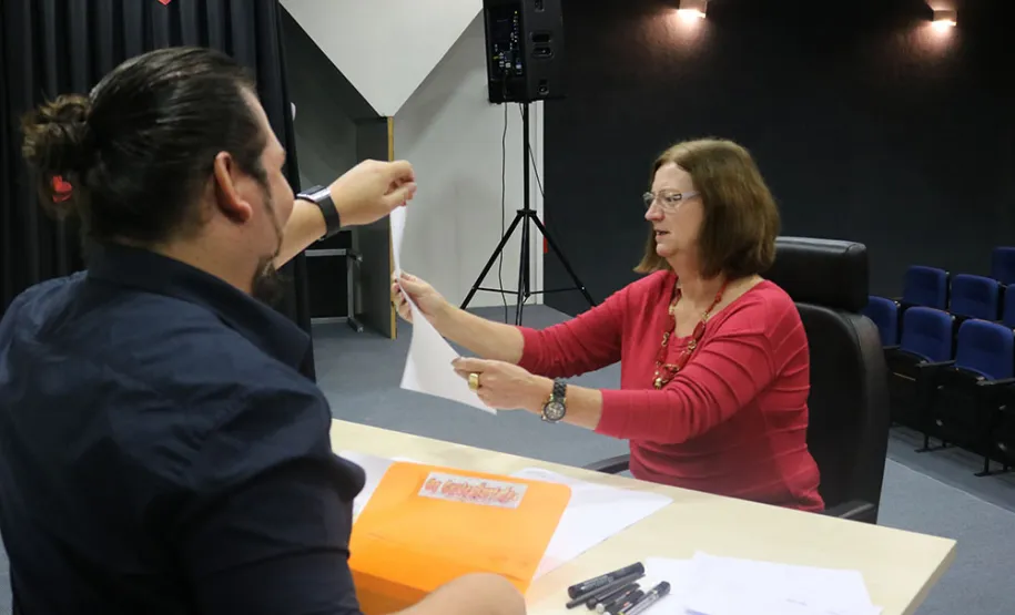 Celepar e Funcel celebram o Dia das Mães com direito a caricaturas