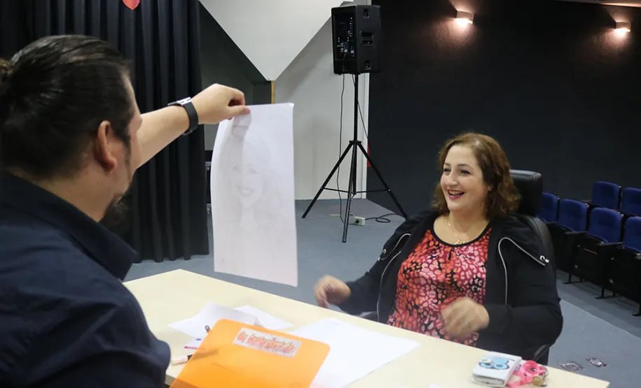 Celepar e Funcel celebram o Dia das Mães com direito a caricaturas