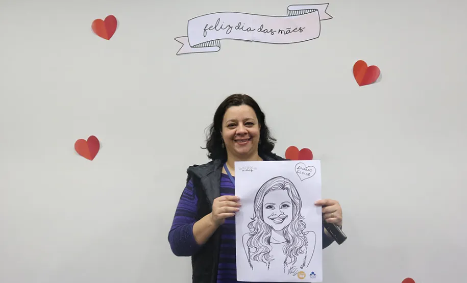 Celepar e Funcel celebram o Dia das Mães com direito a caricaturas